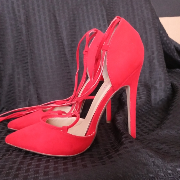 Heels - Picture 2 of 2